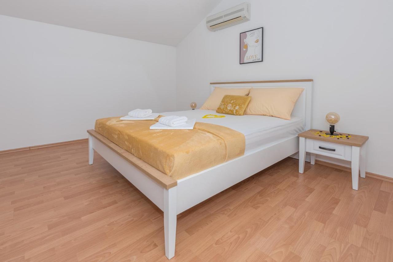 Deluxe 3 Bedroom Apartment With Sea View Baška Voda المظهر الخارجي الصورة