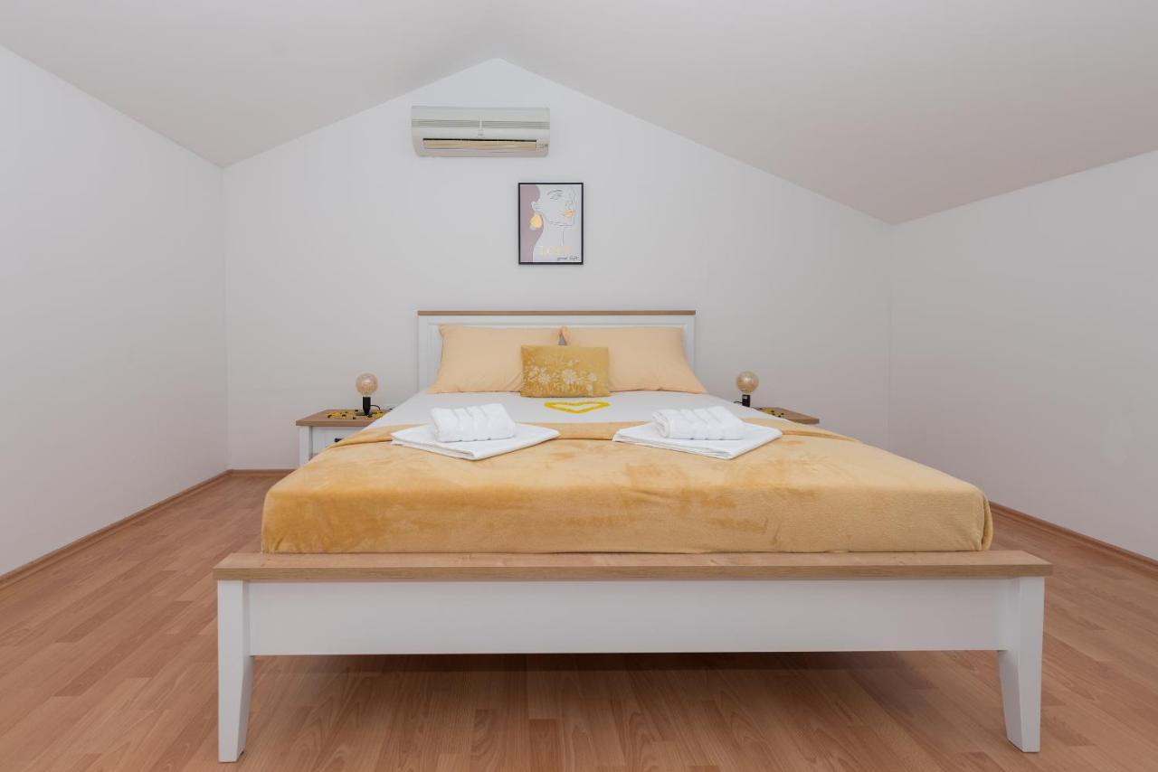 Deluxe 3 Bedroom Apartment With Sea View Baška Voda المظهر الخارجي الصورة
